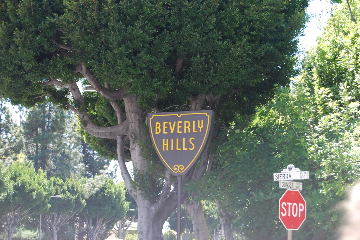Beverly Hills (letreiro) — foto canônica via Wikimedia Commons