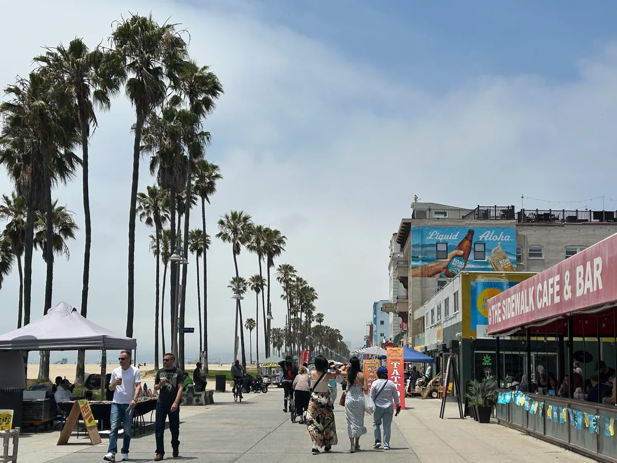 Venice Beach — foto canônica via Wikimedia Commons