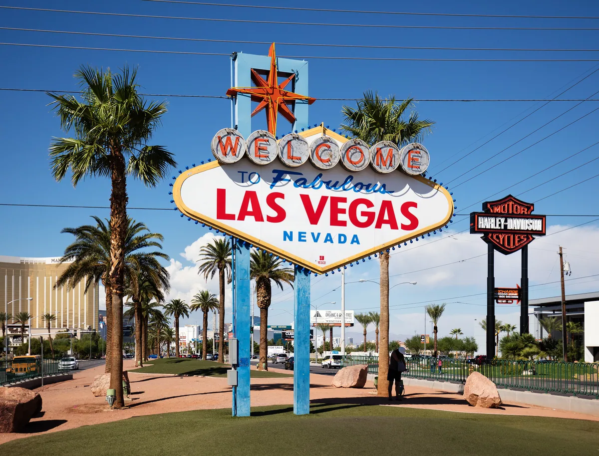 Welcome to Fabulous Las Vegas Sign — foto canônica via Wikimedia Commons